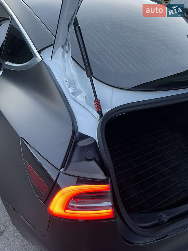 Седан Tesla Model 3 2020 в Львове фото 37 Седан Tesla Model 3 2020 в Львове