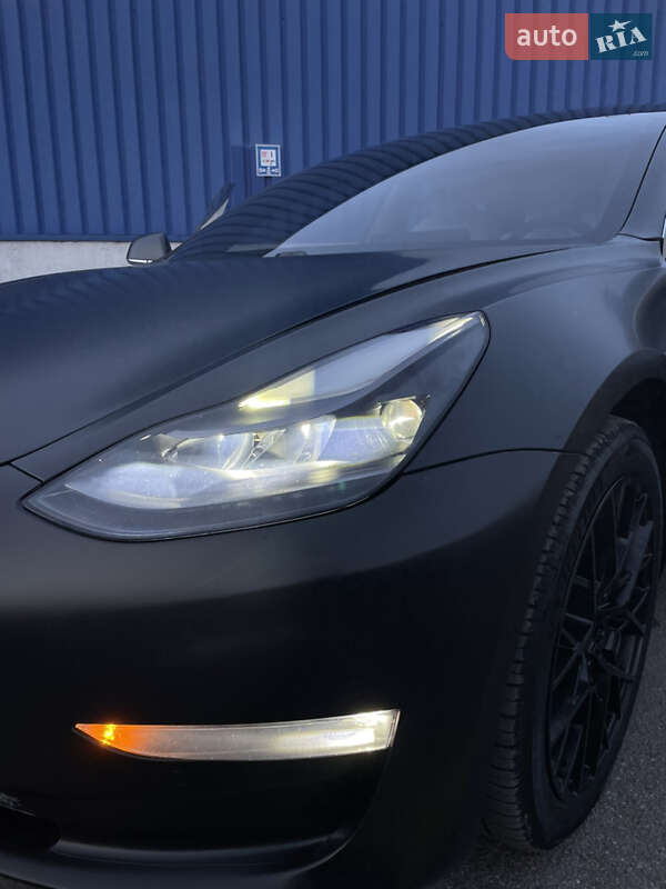 Седан Tesla Model 3 2020 в Львове