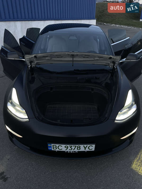 Седан Tesla Model 3 2020 в Львове