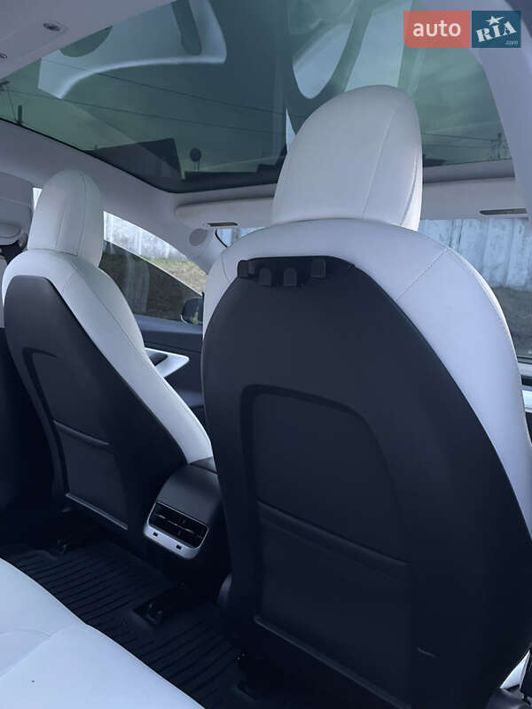 Седан Tesla Model 3 2020 в Львове