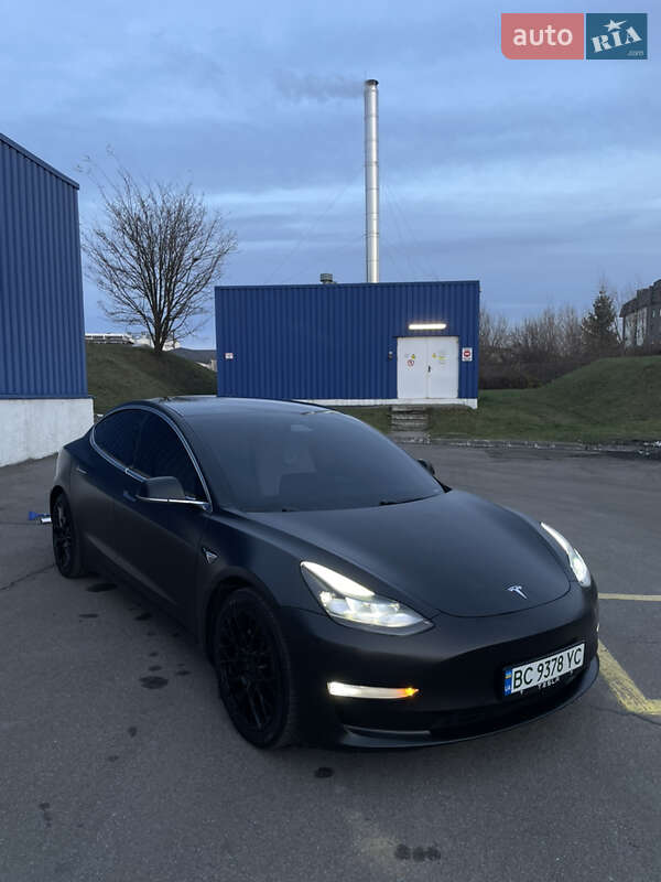 Седан Tesla Model 3 2020 в Львове