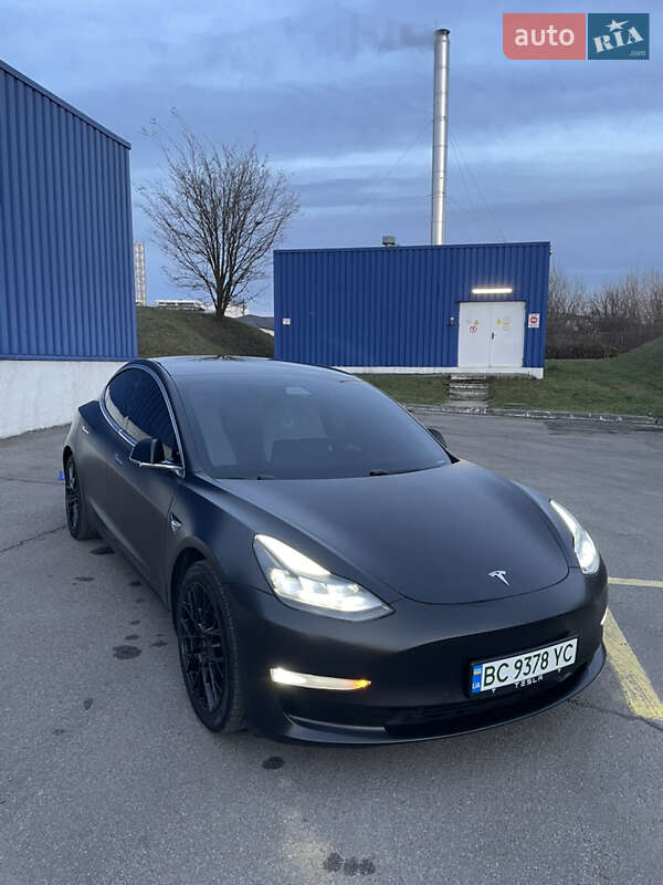 Седан Tesla Model 3 2020 в Львове