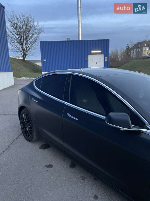 Седан Tesla Model 3 2020 в Львове