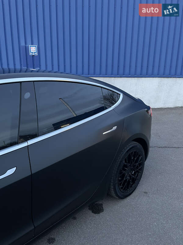 Седан Tesla Model 3 2020 в Львове