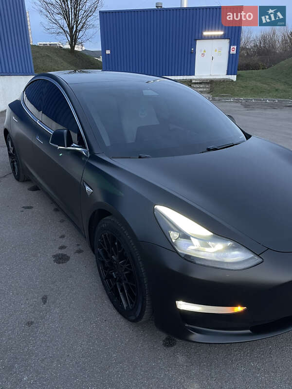 Седан Tesla Model 3 2020 в Львове