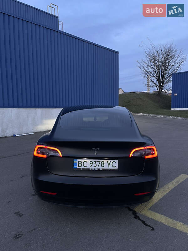 Седан Tesla Model 3 2020 в Львове