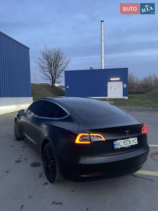 Седан Tesla Model 3 2020 в Львове