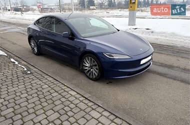 Седан Tesla Model 3 2024 в Ужгороде