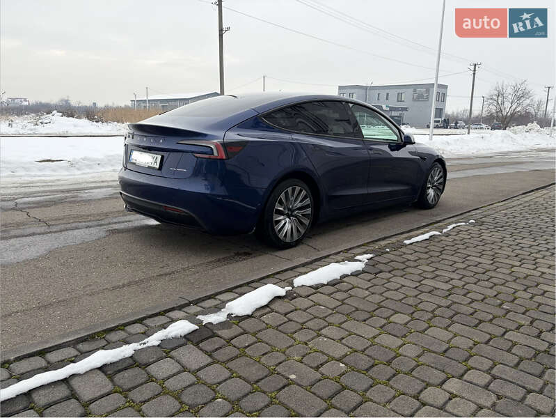Седан Tesla Model 3 2024 в Ужгороді