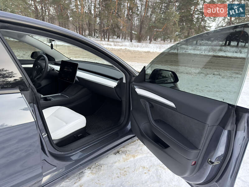 Седан Tesla Model 3 2023 в Днепре