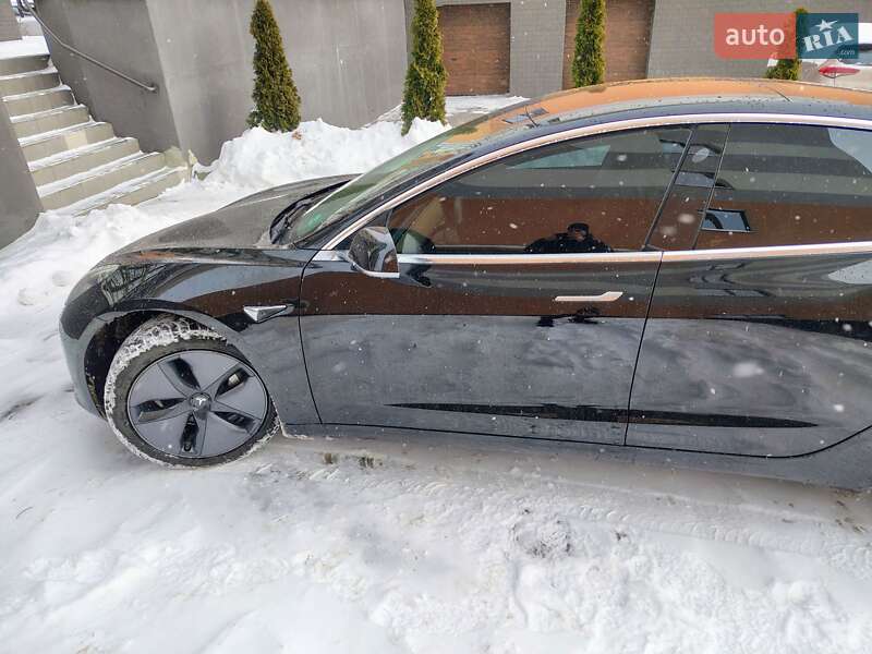 Седан Tesla Model 3 2018 в Ивано-Франковске