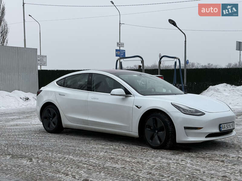 Седан Tesla Model 3 2018 в Киеве