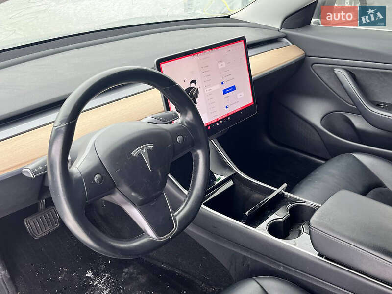 Седан Tesla Model 3 2018 в Луцке