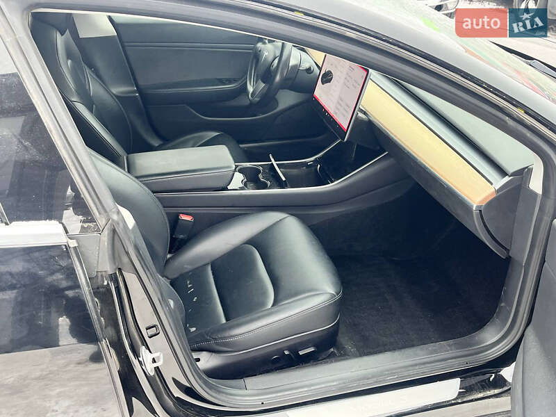 Седан Tesla Model 3 2018 в Луцке