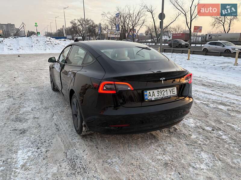 Седан Tesla Model 3 2023 в Києві