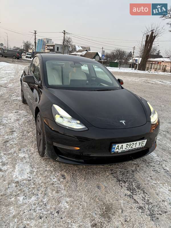 Седан Tesla Model 3 2023 в Києві