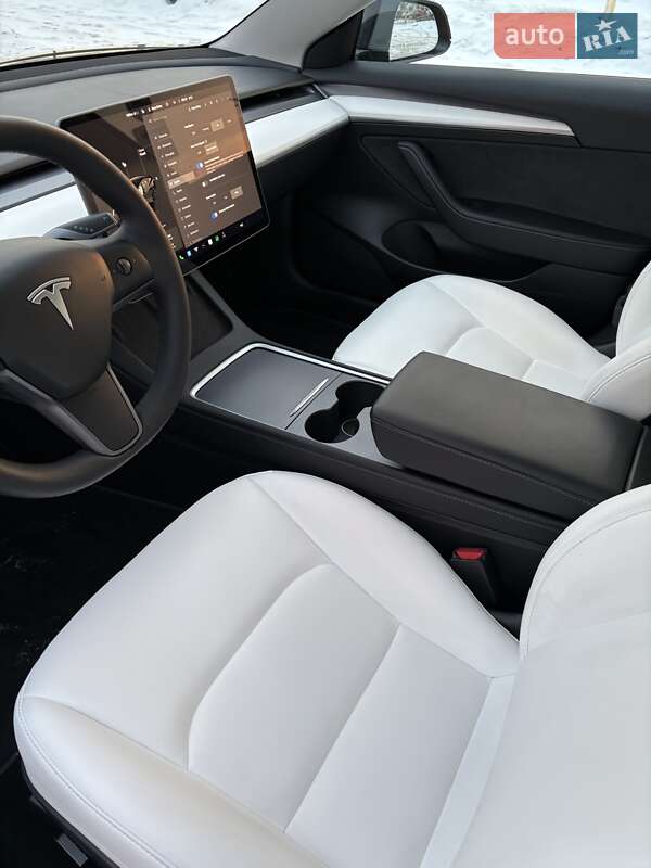 Седан Tesla Model 3 2023 в Києві