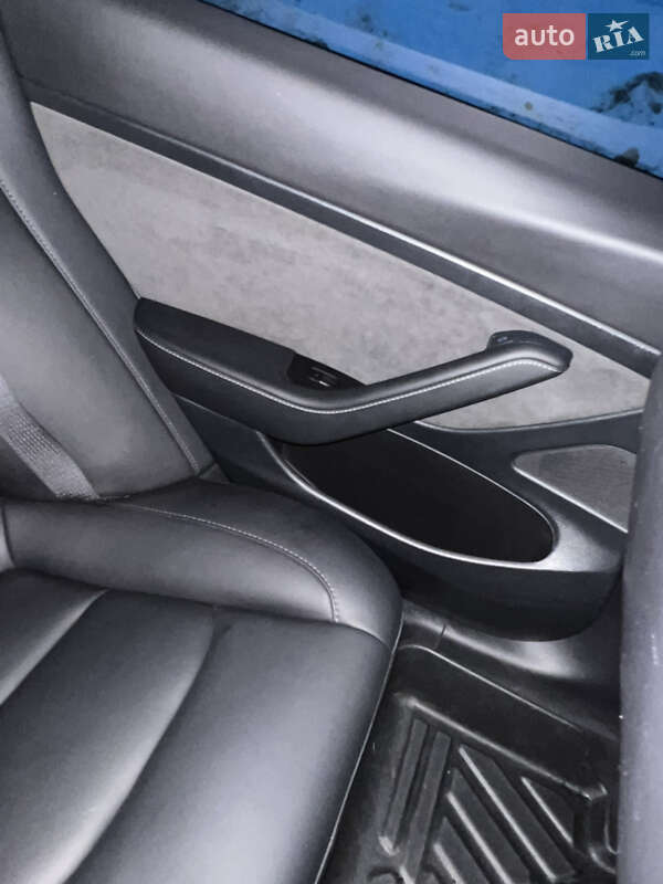 Седан Tesla Model 3 2021 в Ківерцях