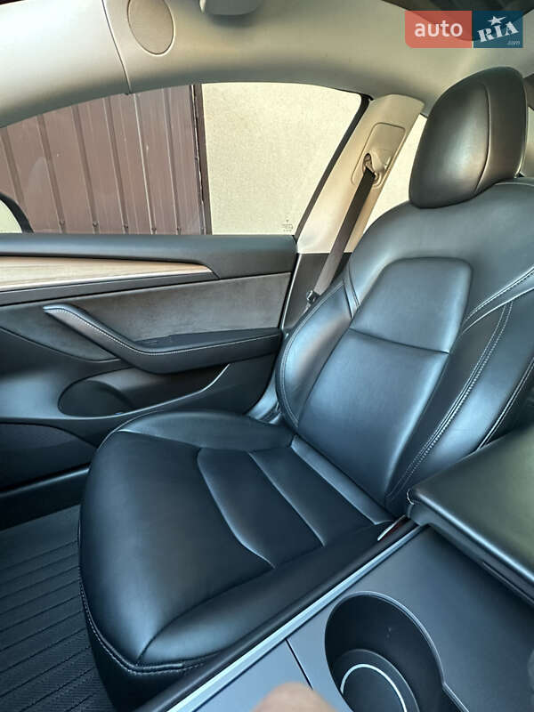 Седан Tesla Model 3 2021 в Дніпрі