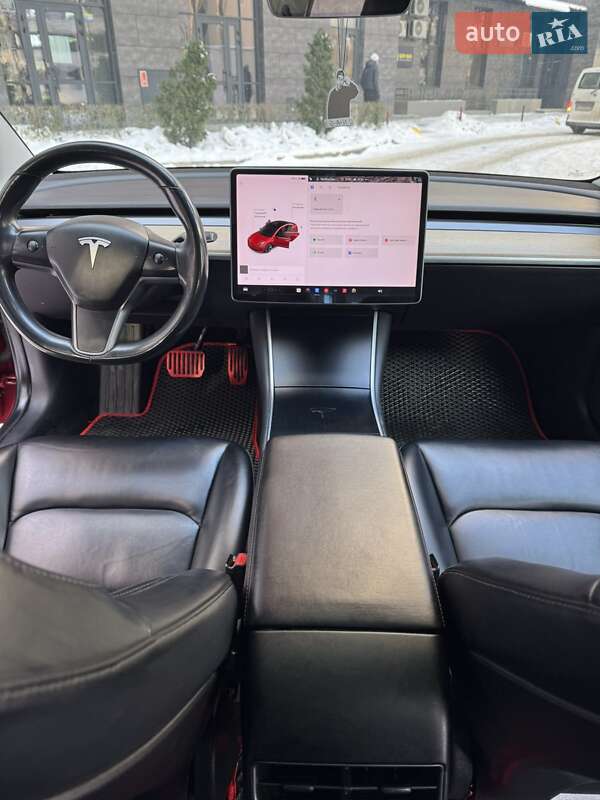 Седан Tesla Model 3 2018 в Киеве