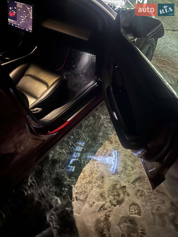 Седан Tesla Model 3 2018 в Киеве
