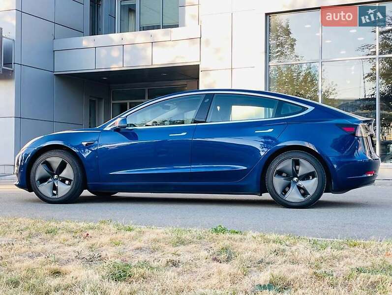 Седан Tesla Model 3 2019 в Львові