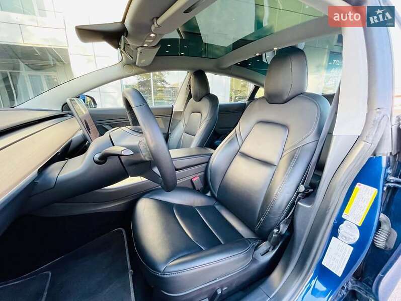 Седан Tesla Model 3 2019 в Львові