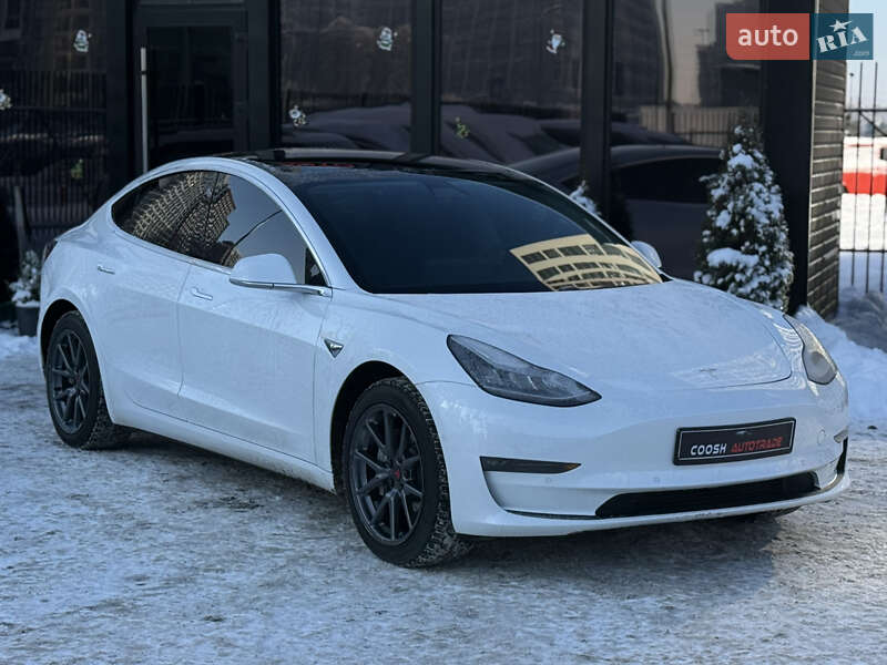 Седан Tesla Model 3 2019 в Киеве