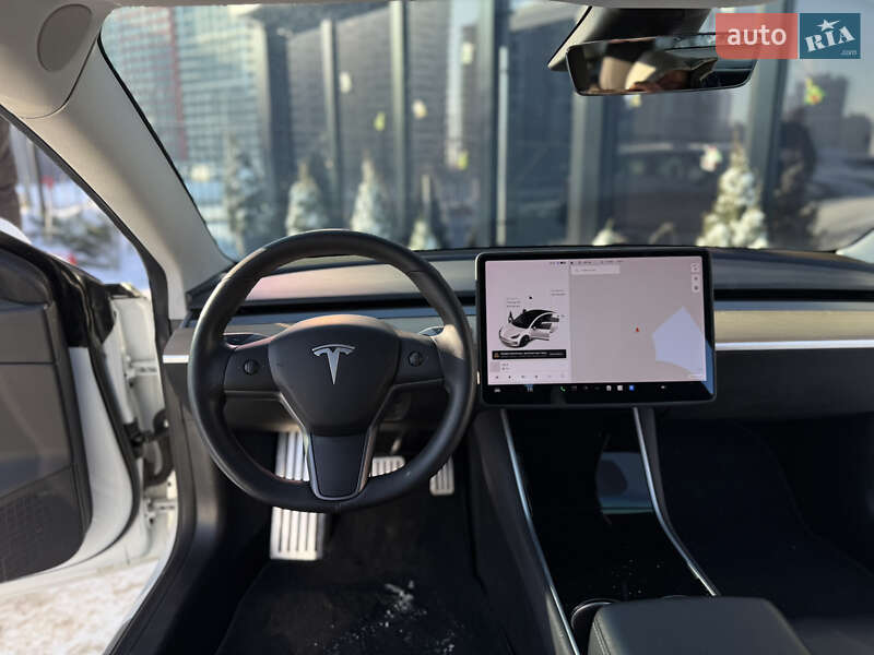 Седан Tesla Model 3 2019 в Киеве