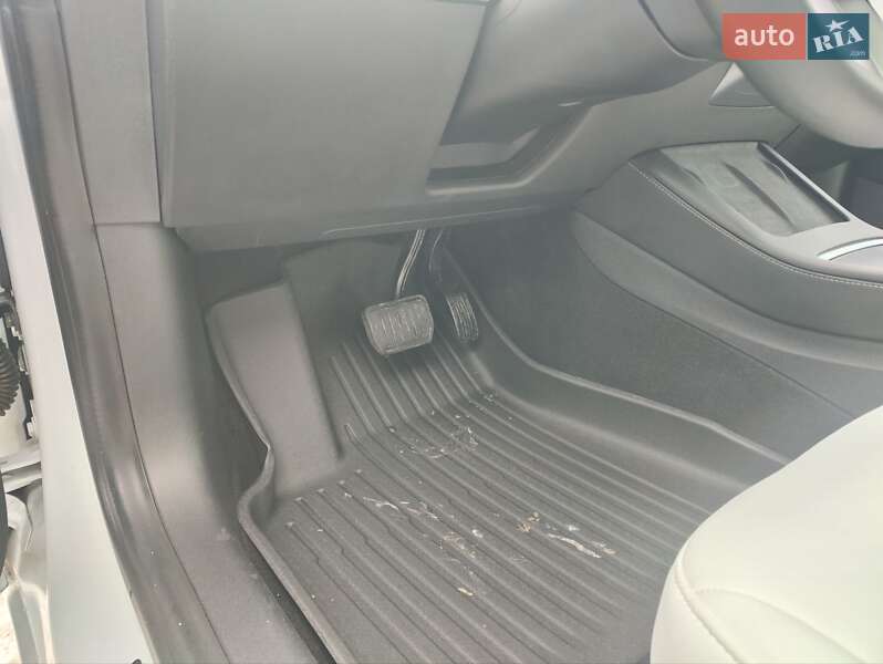 Седан Tesla Model 3 2021 в Киеве фото 23 Седан Tesla Model 3 2021 в Киеве