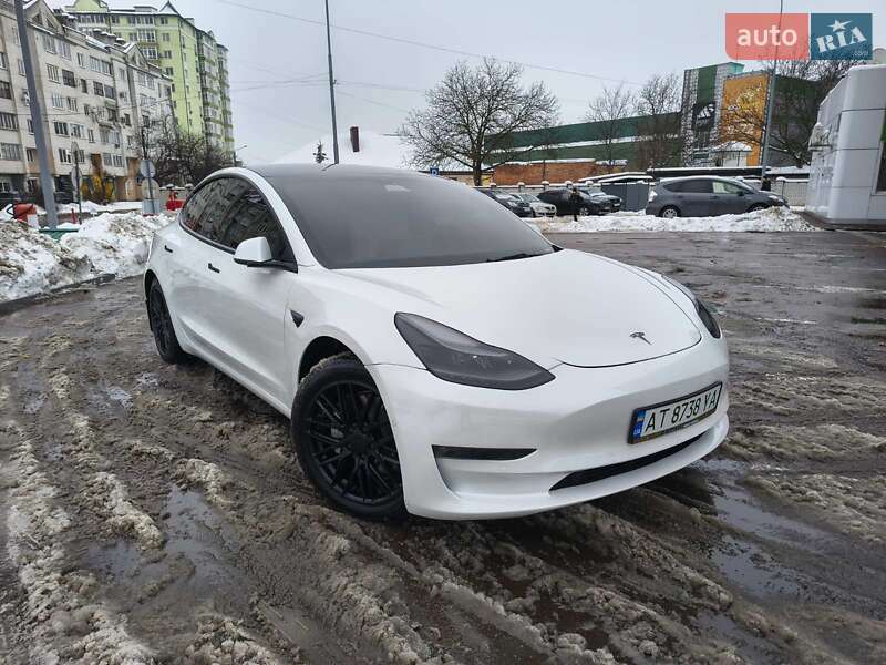 Седан Tesla Model 3 2021 в Ивано-Франковске