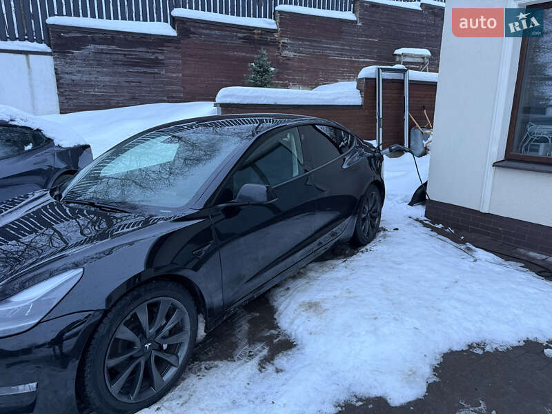 Седан Tesla Model 3 2021 в Львове