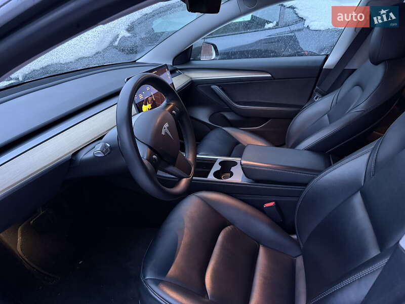 Седан Tesla Model 3 2021 в Львове