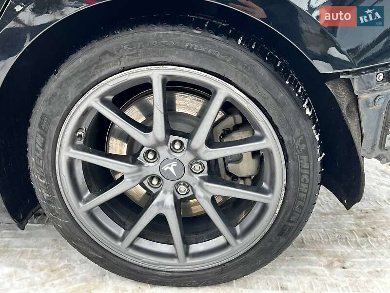 Седан Tesla Model 3 2018 в Луцьку