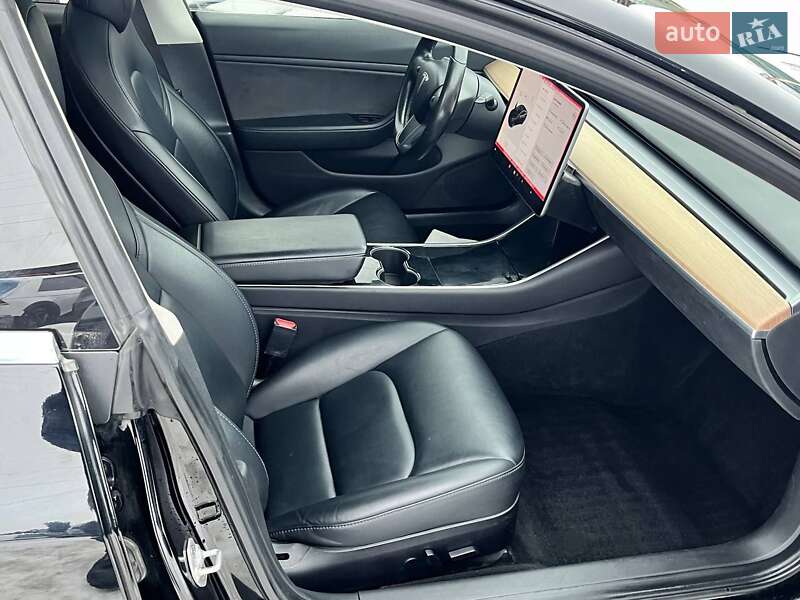 Седан Tesla Model 3 2018 в Луцьку