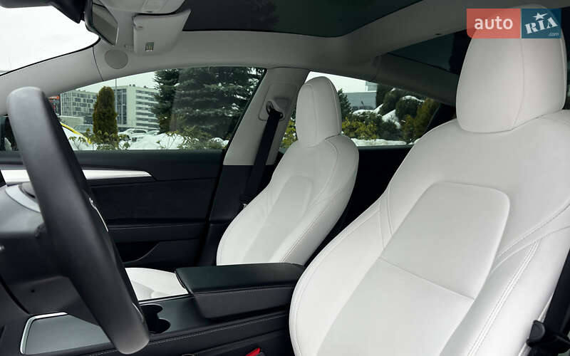 Седан Tesla Model 3 2022 в Львове