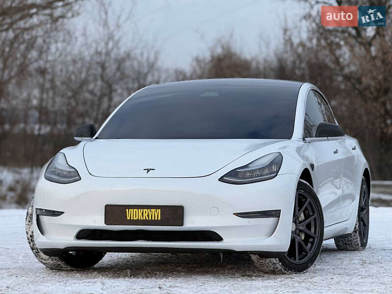 Седан Tesla Model 3 2019 в Киеве