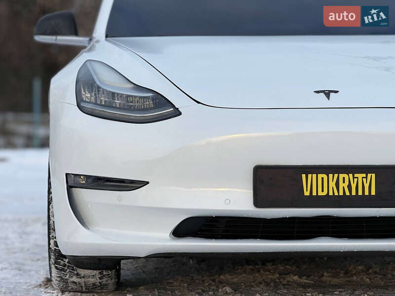 Седан Tesla Model 3 2019 в Киеве