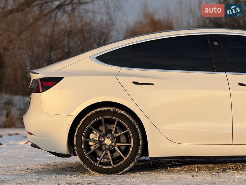 Седан Tesla Model 3 2019 в Киеве