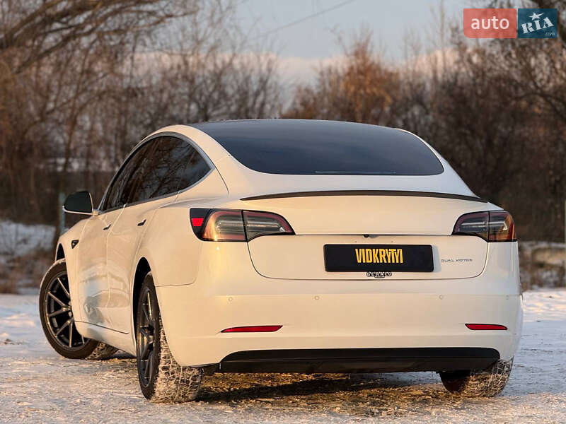 Седан Tesla Model 3 2019 в Киеве