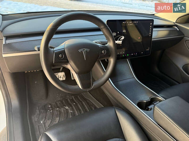Седан Tesla Model 3 2019 в Киеве