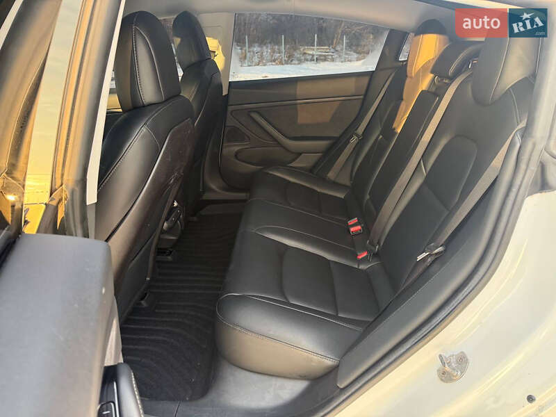 Седан Tesla Model 3 2019 в Киеве