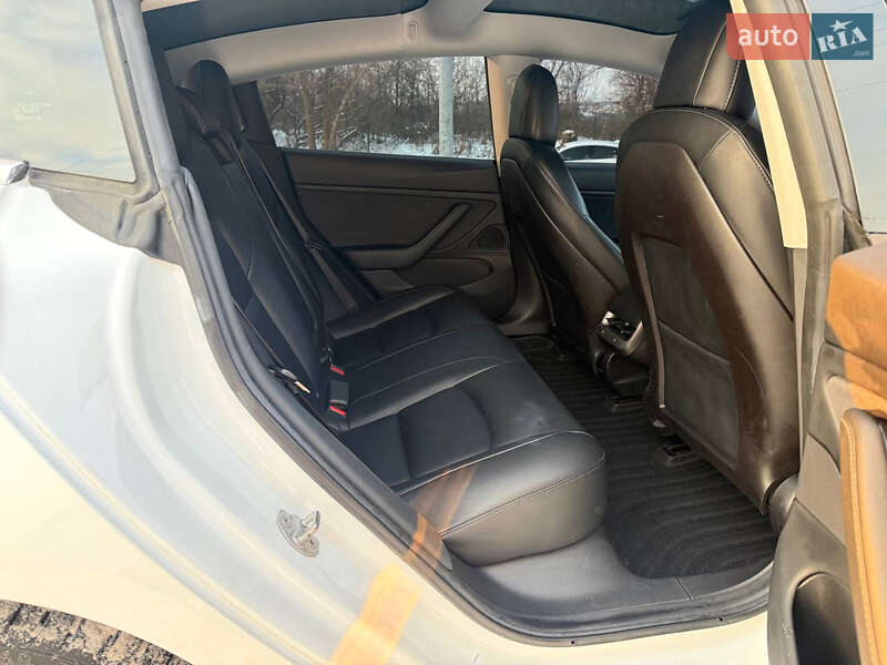 Седан Tesla Model 3 2019 в Киеве