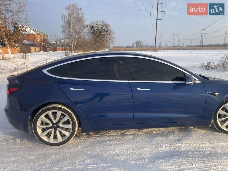 Седан Tesla Model 3 2020 в Києві
