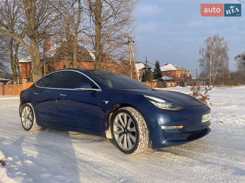 Седан Tesla Model 3 2020 в Києві