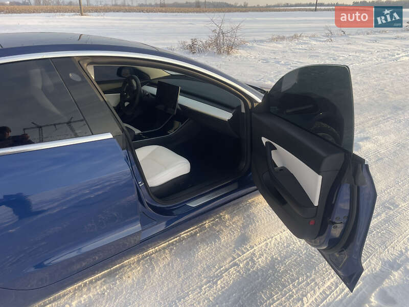 Седан Tesla Model 3 2020 в Києві
