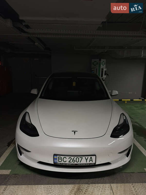 Седан Tesla Model 3 2021 в Львове