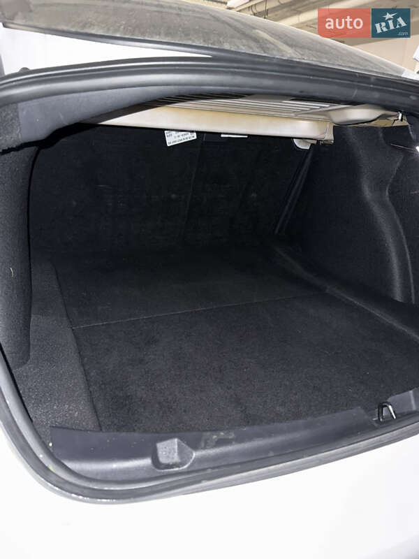 Седан Tesla Model 3 2021 в Львове