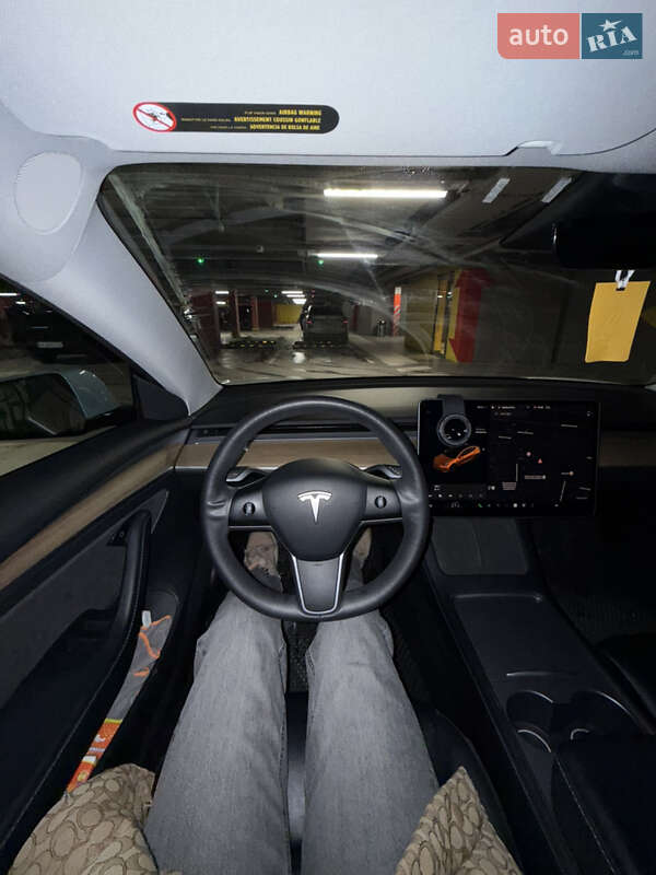 Седан Tesla Model 3 2021 в Львове