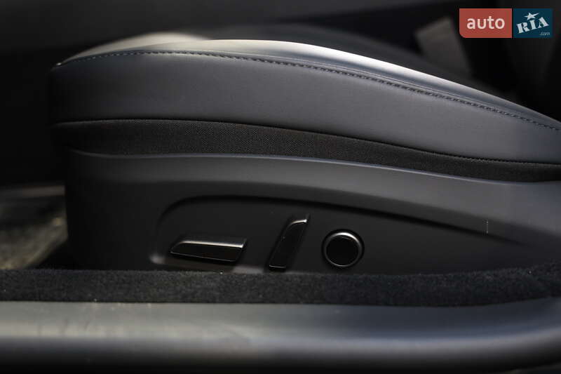 Седан Tesla Model 3 2025 в Луцьку